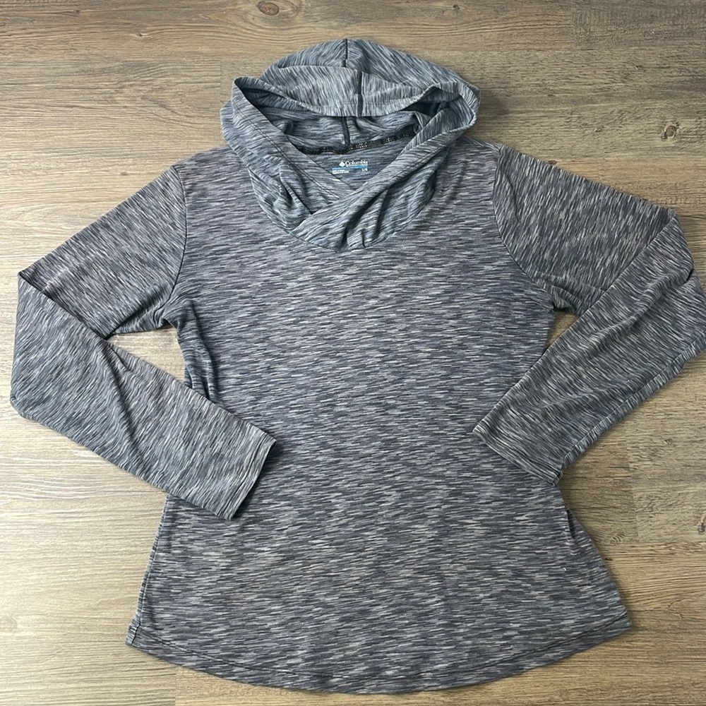 Columbia Women’s Grey Black Fitted Pullover Hoodie, size large